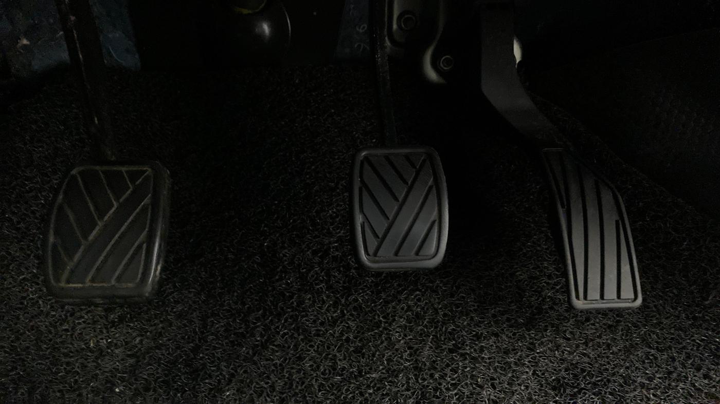 2017 Maruti Swift VXI, Petrol, Manual, 17,893 km, Pedals