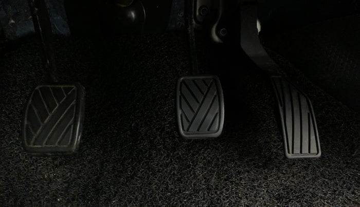 2017 Maruti Swift VXI, Petrol, Manual, 17,893 km, Pedals