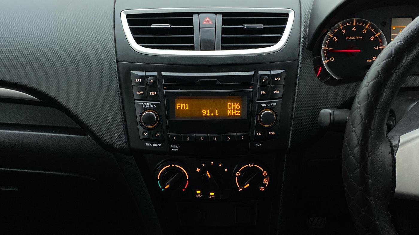2017 Maruti Swift VXI, Petrol, Manual, 17,893 km, Air Conditioner