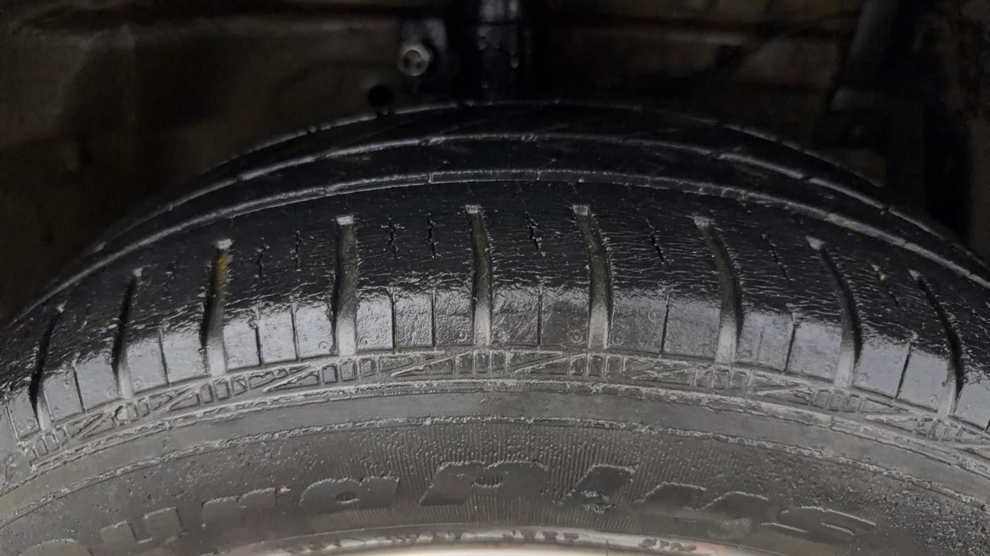 2014 Maruti Swift Dzire ZXI, Petrol, Manual, 42,192 km, Right Front Tyre Tread