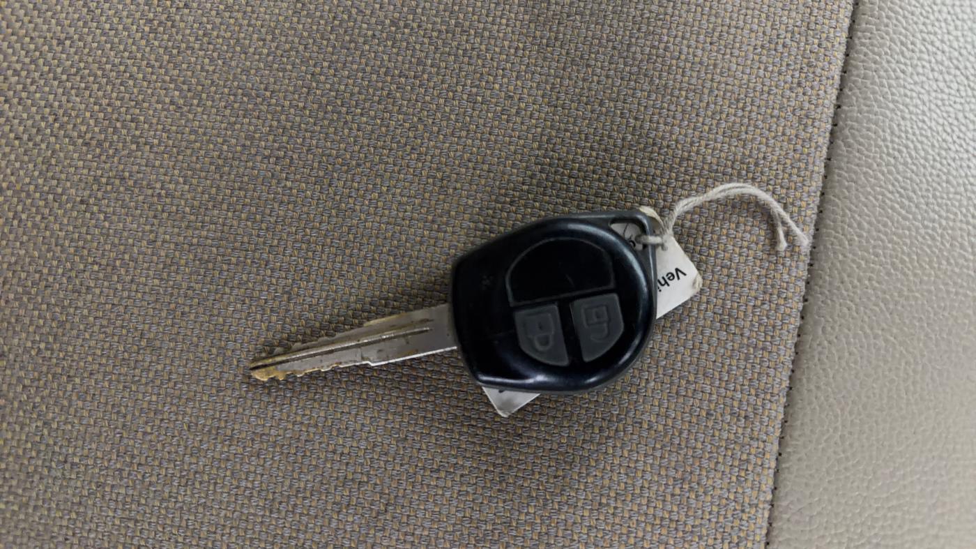 2014 Maruti Swift Dzire ZXI, Petrol, Manual, 42,192 km, Key Close Up