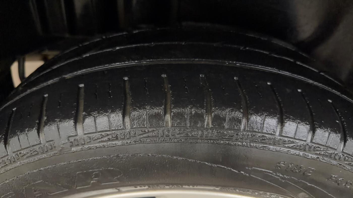 2014 Maruti Swift Dzire ZXI, Petrol, Manual, 42,192 km, Right Rear Tyre Tread