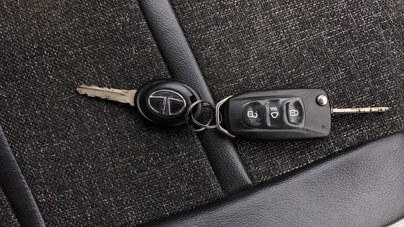 2017 Tata TIGOR XZ PETROL, Petrol, Manual, 74,309 km, Key Close Up