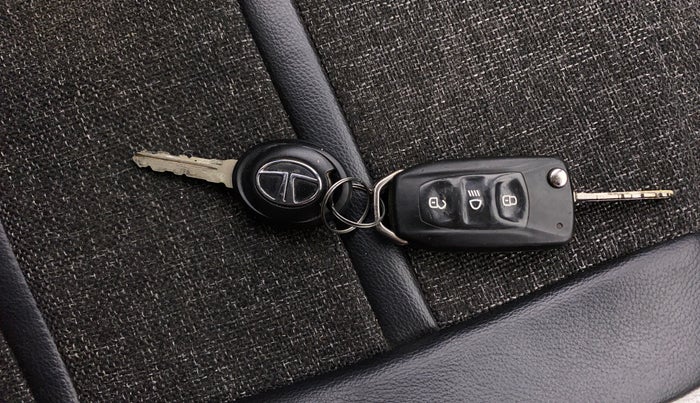 2017 Tata TIGOR XZ PETROL, Petrol, Manual, 74,309 km, Key Close Up