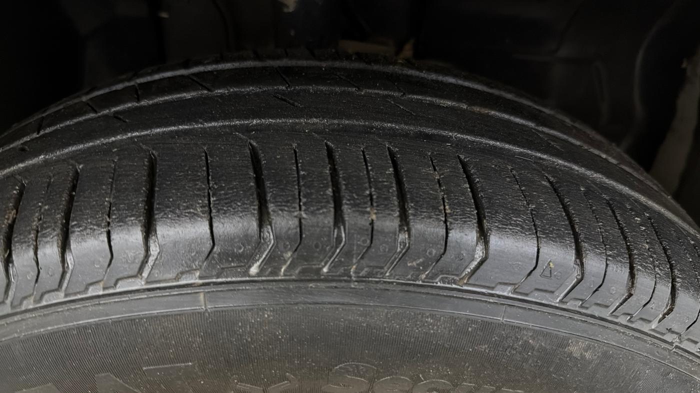 2021 Tata PUNCH ACCOMPLISHED MT, Petrol, Manual, 31,700 km, Right Front Tyre Tread