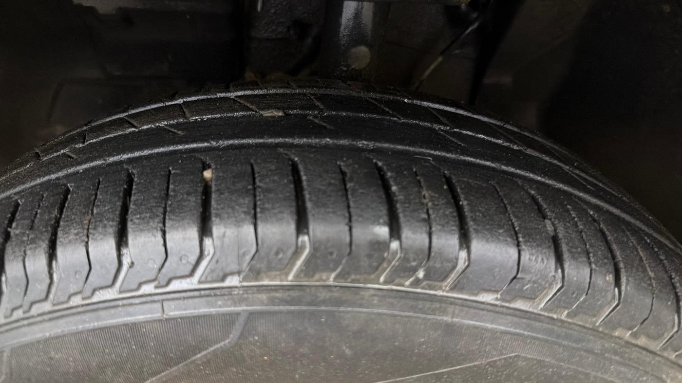 2021 Tata PUNCH ACCOMPLISHED MT, Petrol, Manual, 31,700 km, Left Front Tyre Tread
