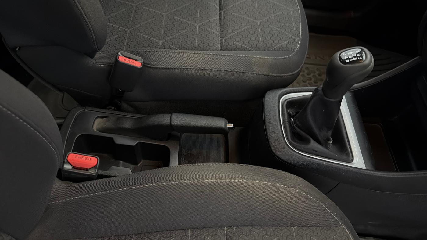 2021 Tata PUNCH ACCOMPLISHED MT, Petrol, Manual, 31,700 km, Gear Lever