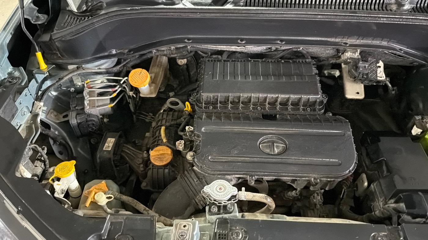 2021 Tata PUNCH ACCOMPLISHED MT, Petrol, Manual, 31,700 km, Engine View - Right