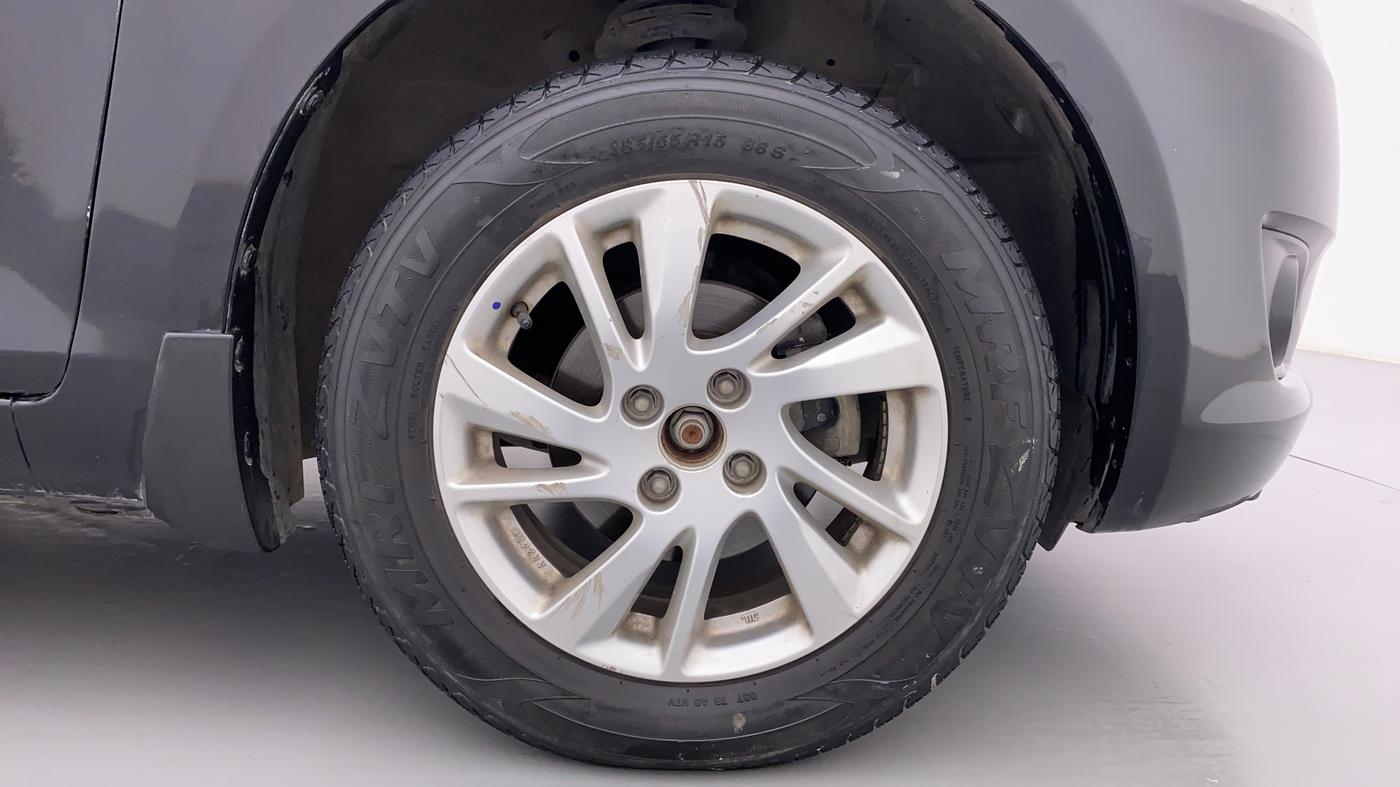 2011 Maruti Swift ZXI D, Petrol, Manual, 49,957 km, Right Front Wheel