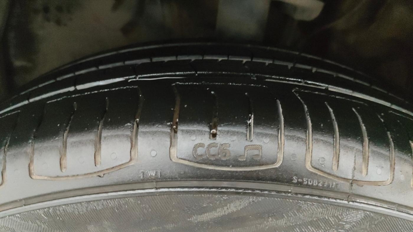 2018 Toyota YARIS V CVT, Petrol, Automatic, 16,576 km, Left Front Tyre Tread