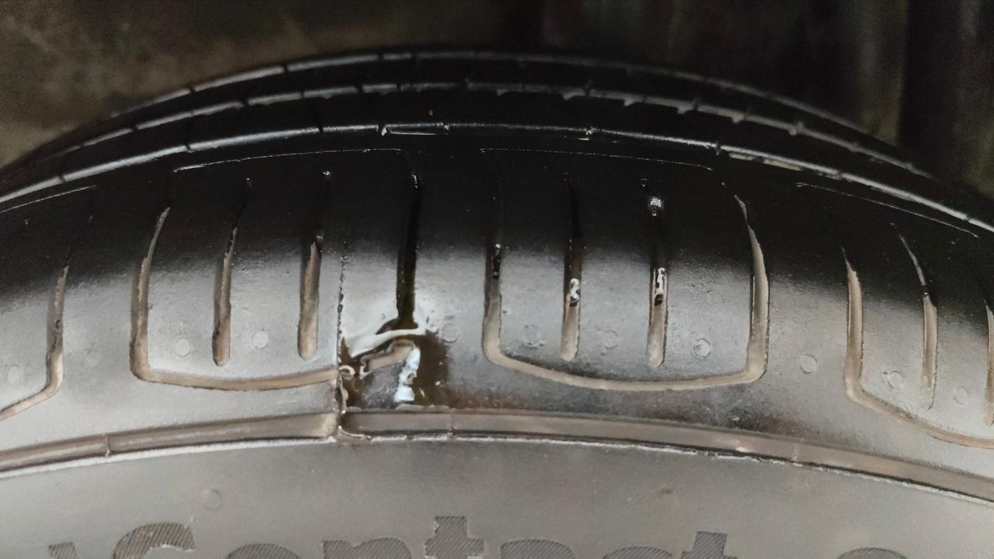 2018 Toyota YARIS V CVT, Petrol, Automatic, 16,576 km, Left Rear Tyre Tread
