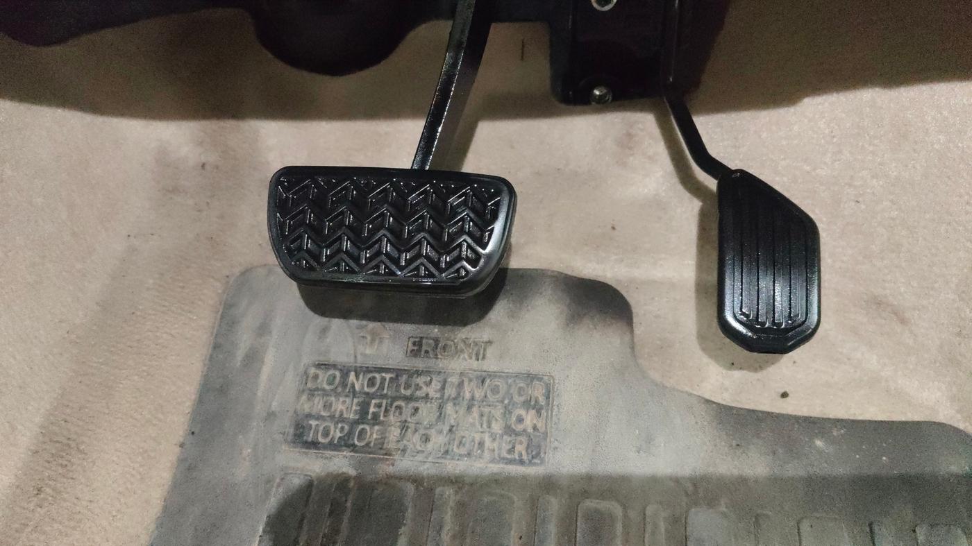2018 Toyota YARIS V CVT, Petrol, Automatic, 16,576 km, Pedals