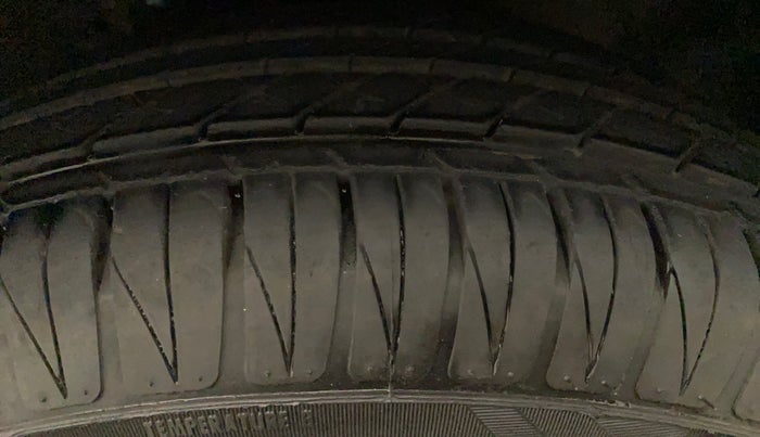 2013 Hyundai i20 MAGNA (O) 1.2, Petrol, Manual, 96,244 km, Left Front Tyre Tread