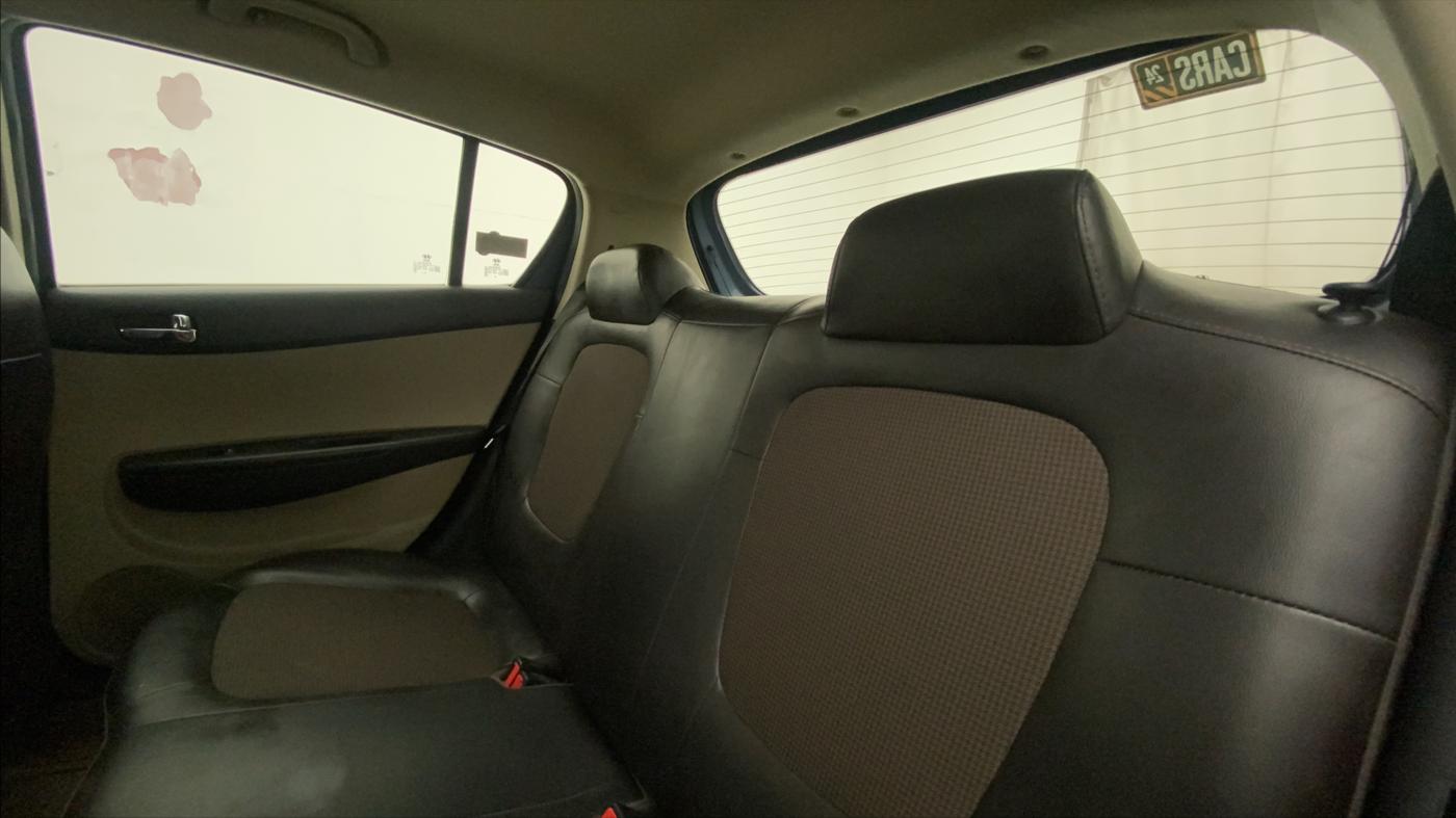2013 Hyundai i20 MAGNA (O) 1.2, Petrol, Manual, 96,244 km, Right Side Rear Door Cabin