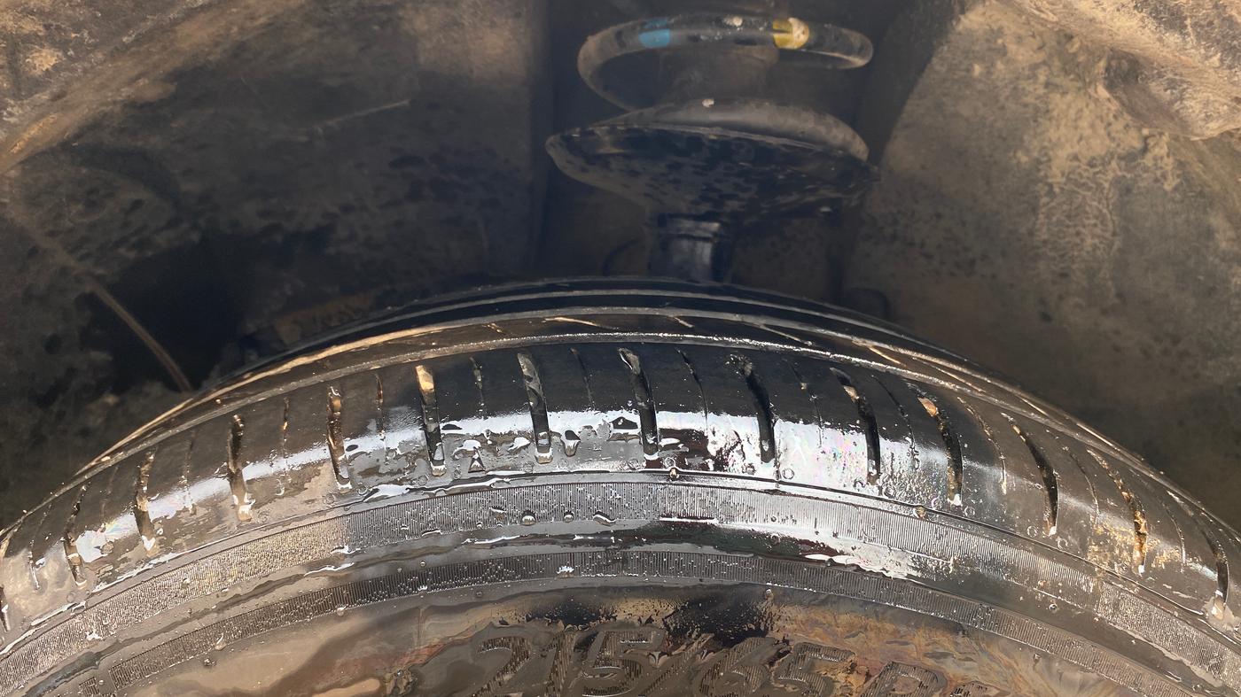 2015 Renault Duster RXE PETROL, Petrol, Manual, 62,914 km, Left Front Tyre Tread