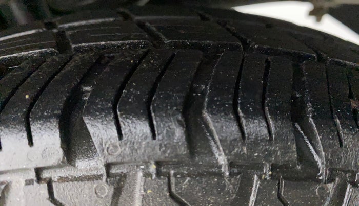 2016 Maruti Alto 800 LXI, Petrol, Manual, 24,378 km, Left Rear Tyre Tread