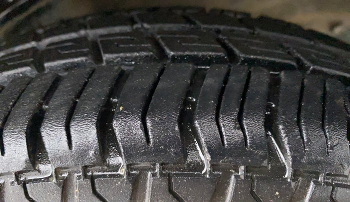 2016 Maruti Alto 800 LXI, Petrol, Manual, 24,378 km, Right Front Tyre Tread