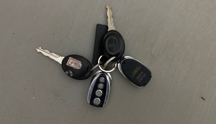 2018 Tata Tiago XE PETROL, Petrol, Manual, 83,277 km, Key Close Up