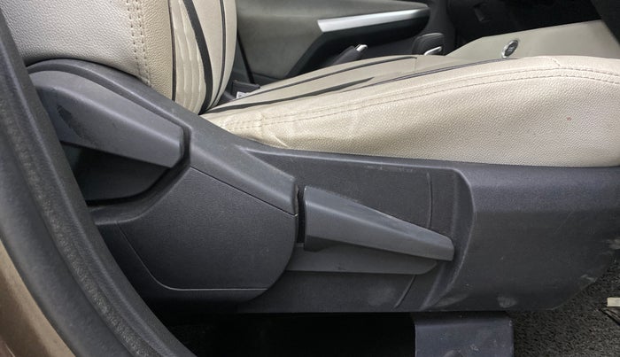 2021 Nissan MAGNITE XV TURBO CVT, Petrol, Automatic, 21,415 km, Driver Side Adjustment Panel