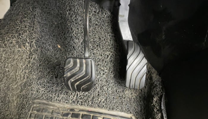 2021 Nissan MAGNITE XV TURBO CVT, Petrol, Automatic, 21,415 km, Pedals