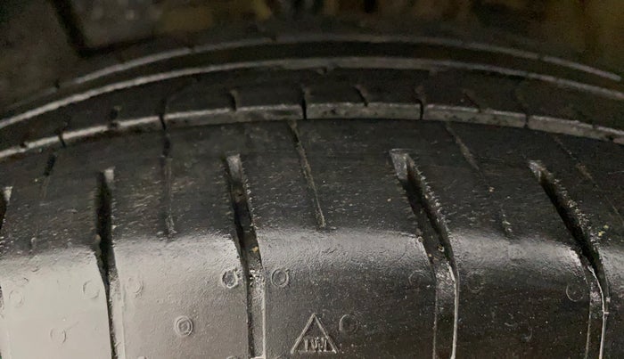 2020 Hyundai VENUE S 1.2, Petrol, Manual, 27,545 km, Left Front Tyre Tread
