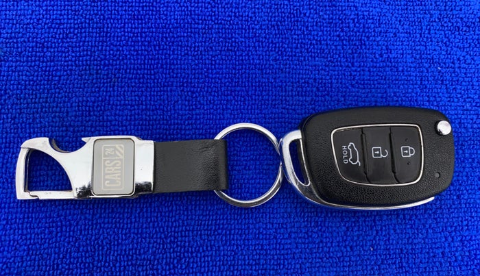 2020 Hyundai VENUE S 1.2, Petrol, Manual, 27,545 km, Key Close Up