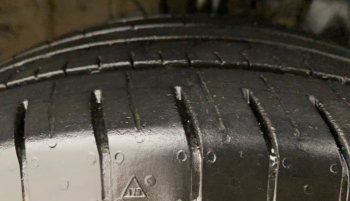 2020 Hyundai VENUE S 1.2, Petrol, Manual, 27,545 km, Right Front Tyre Tread