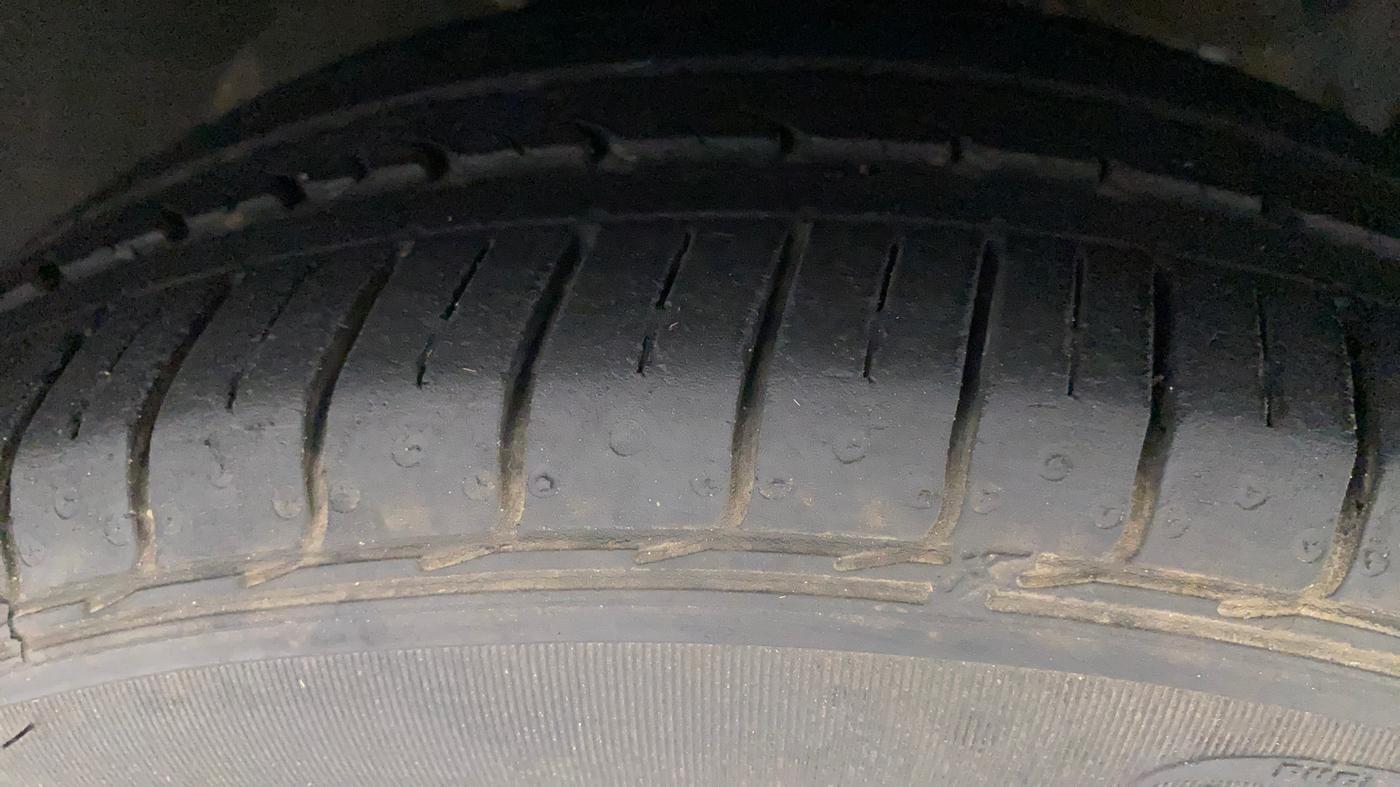 2020 Ford FREESTYLE TITANIUM 1.2 PETROL, Petrol, Manual, 23,750 km, Right Front Tyre Tread