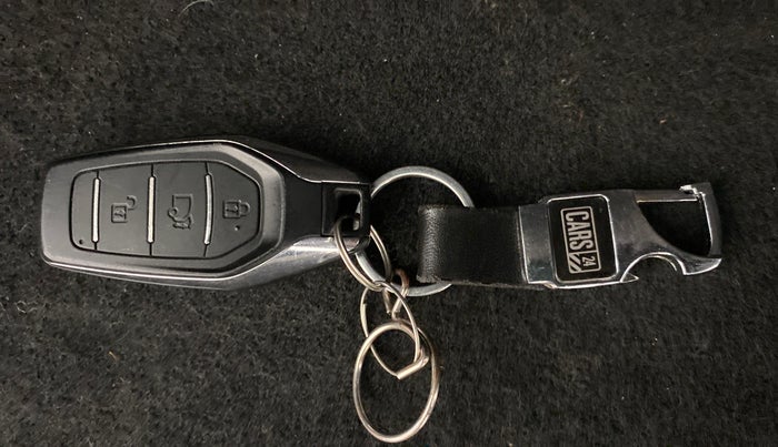 2018 Mahindra XUV500 W7 FWD, Diesel, Manual, 43,794 km, Key Close Up