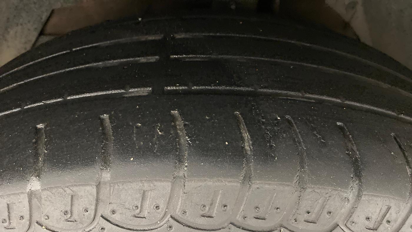 2018 Mahindra XUV500 W7 FWD, Diesel, Manual, 43,794 km, Left Front Tyre Tread