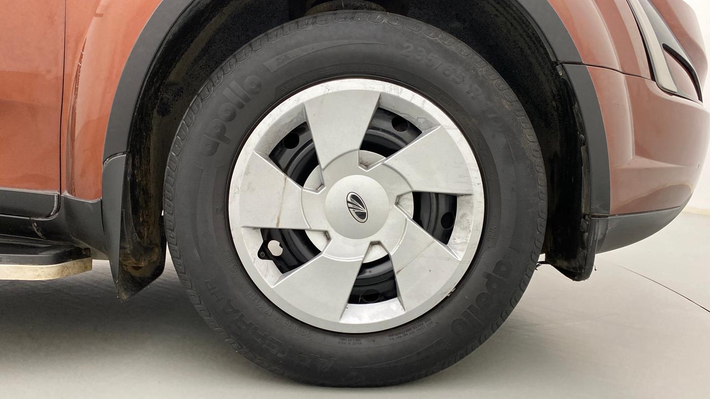 2018 Mahindra XUV500 W7 FWD, Diesel, Manual, 43,794 km, Right Front Wheel
