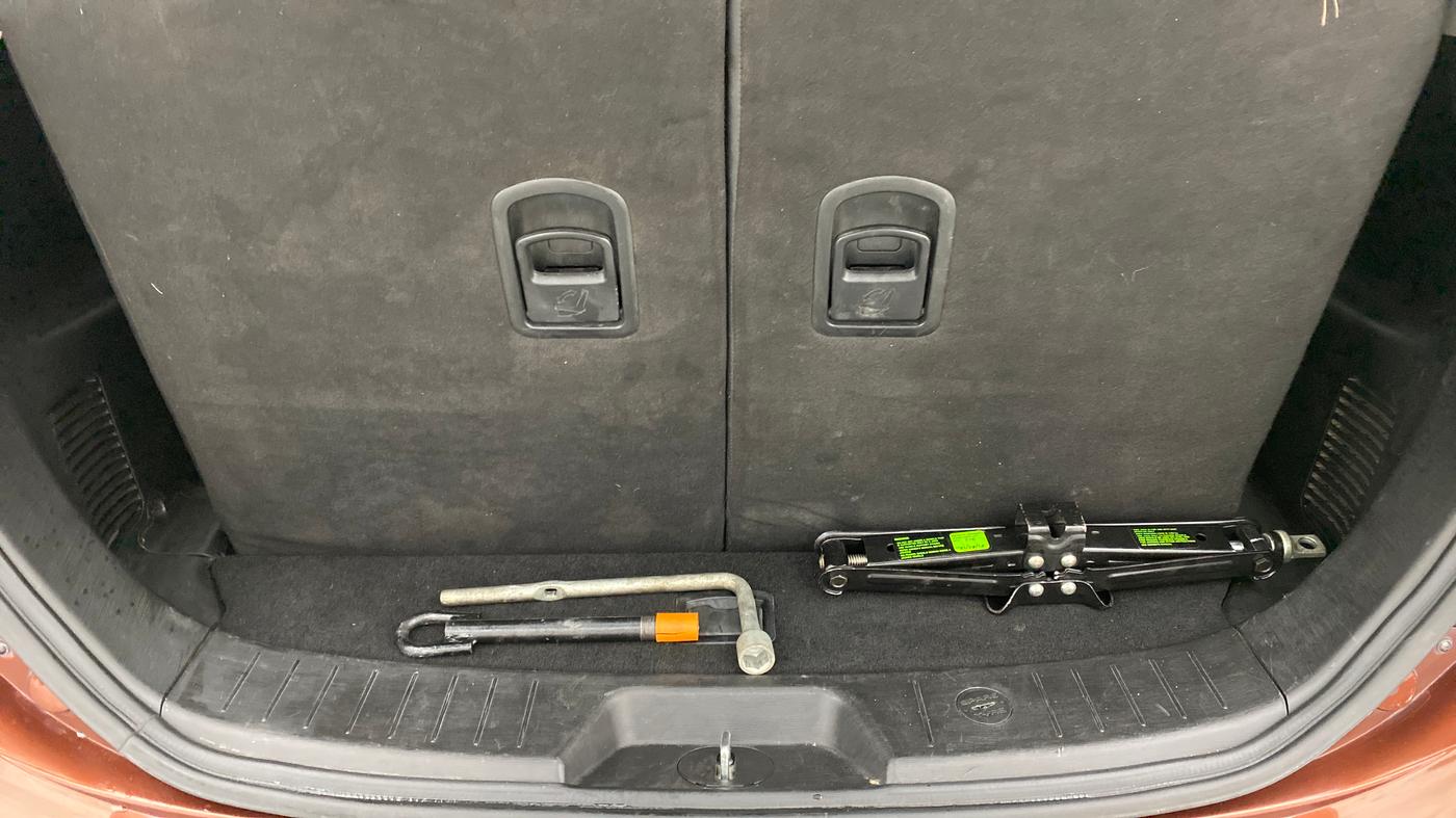 2018 Mahindra XUV500 W7 FWD, Diesel, Manual, 43,794 km, Boot Inside