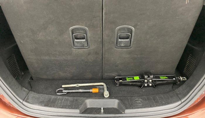 2018 Mahindra XUV500 W7 FWD, Diesel, Manual, 43,794 km, Boot Inside