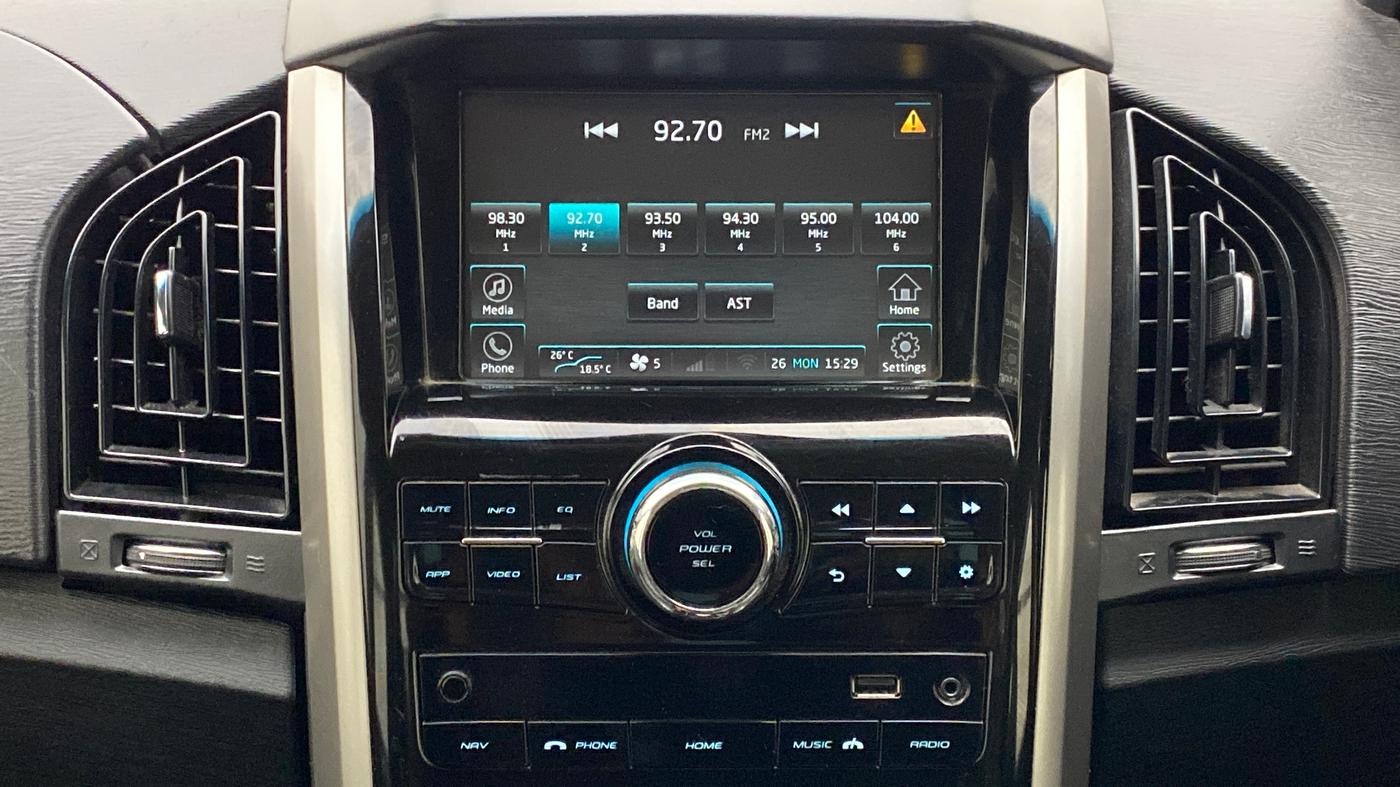 2018 Mahindra XUV500 W7 FWD, Diesel, Manual, 43,794 km, Infotainment System