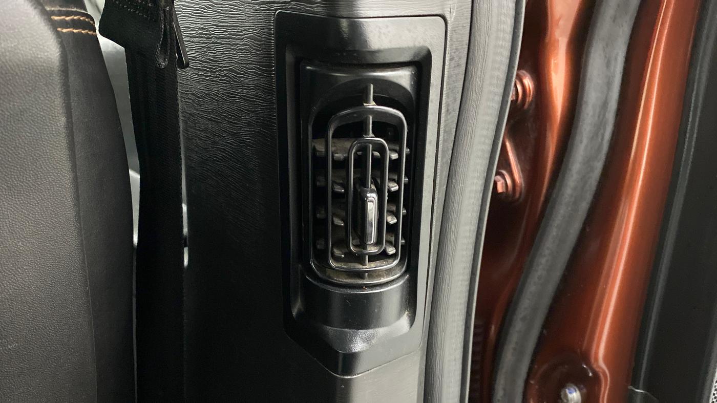 2018 Mahindra XUV500 W7 FWD, Diesel, Manual, 43,794 km, Rear AC Vents