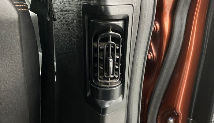 2018 Mahindra XUV500 W7 FWD, Diesel, Manual, 43,794 km, Rear AC Vents