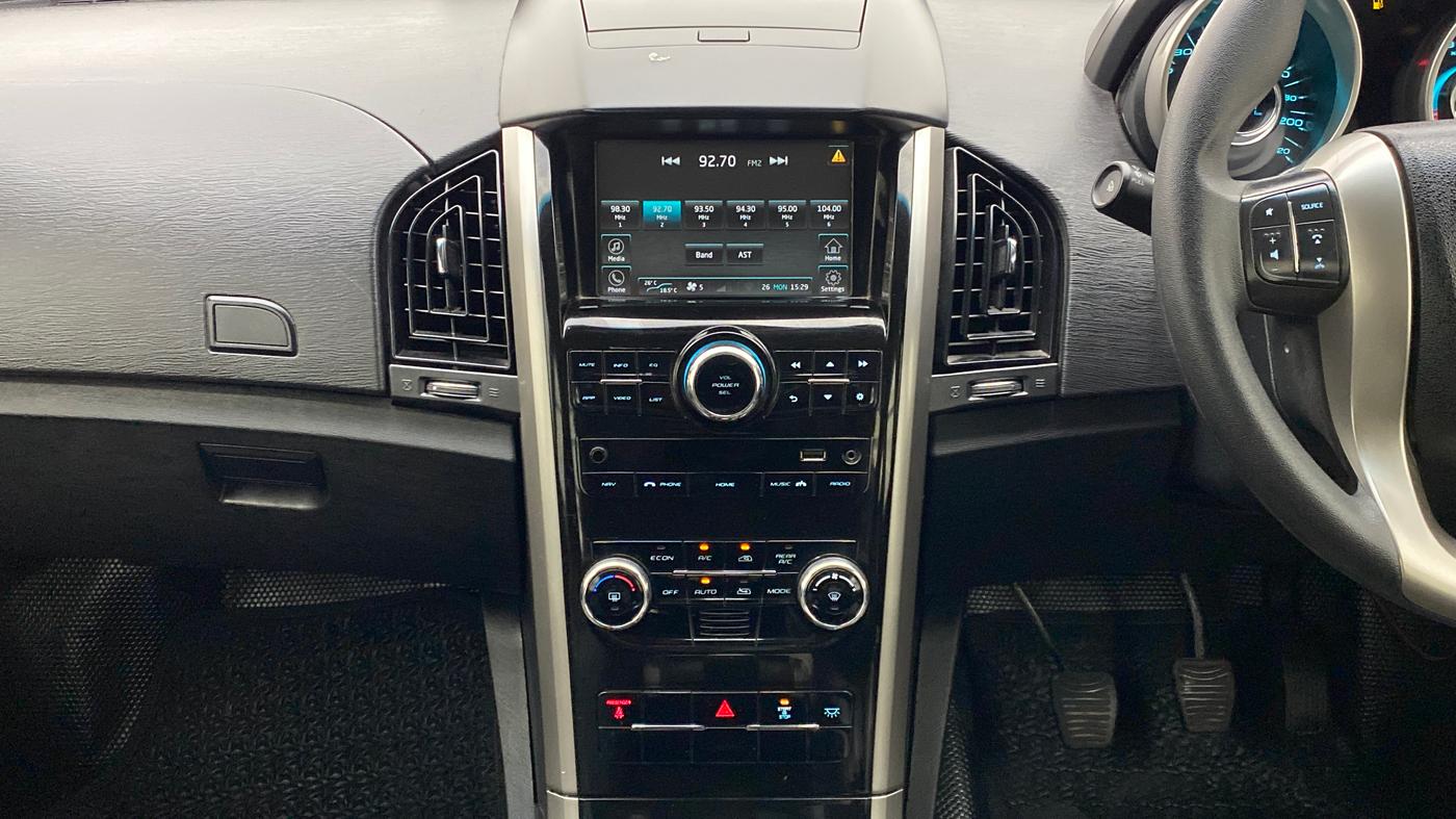 2018 Mahindra XUV500 W7 FWD, Diesel, Manual, 43,794 km, Air Conditioner