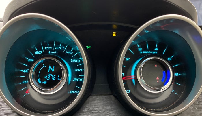 2018 Mahindra XUV500 W7 FWD, Diesel, Manual, 43,794 km, Odometer Image