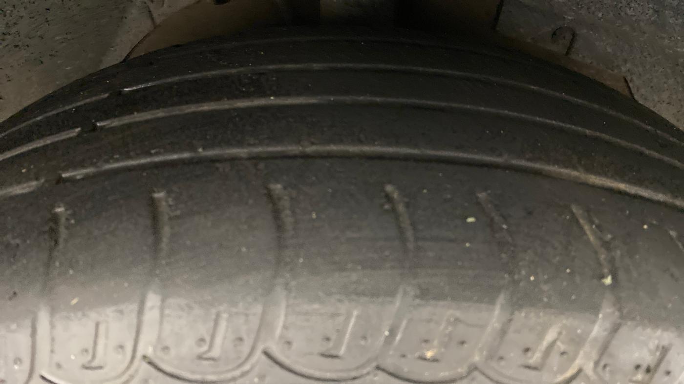 2018 Mahindra XUV500 W7 FWD, Diesel, Manual, 43,794 km, Right Front Tyre Tread