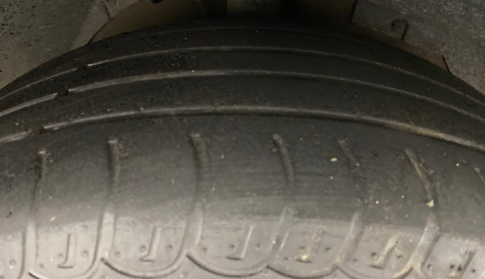 2018 Mahindra XUV500 W7 FWD, Diesel, Manual, 43,794 km, Right Front Tyre Tread