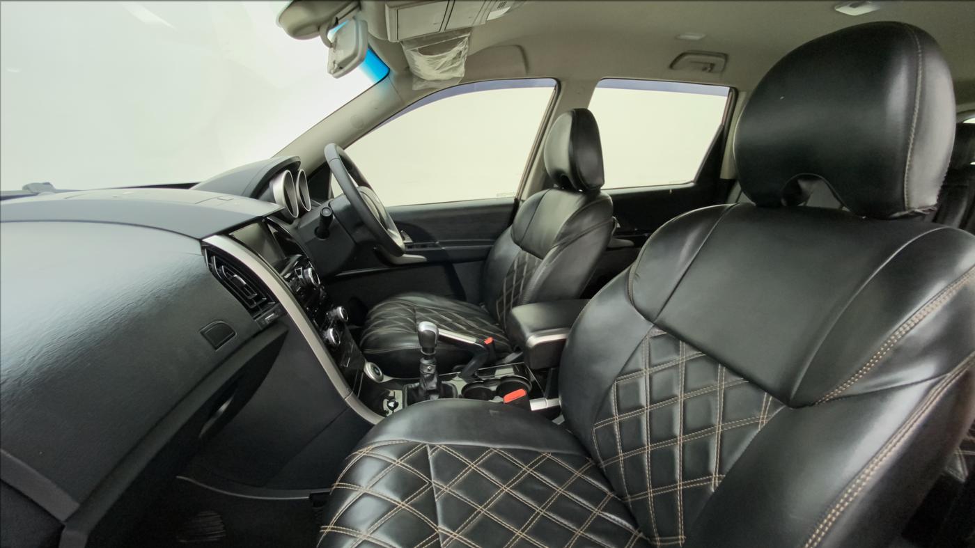 2018 Mahindra XUV500 W7 FWD, Diesel, Manual, 43,794 km, Right Side Front Door Cabin