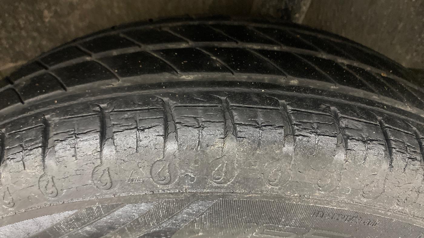 2020 Renault Kwid RXT 1.0 AMT (O), Petrol, Automatic, 35,087 km, Left Rear Tyre Tread