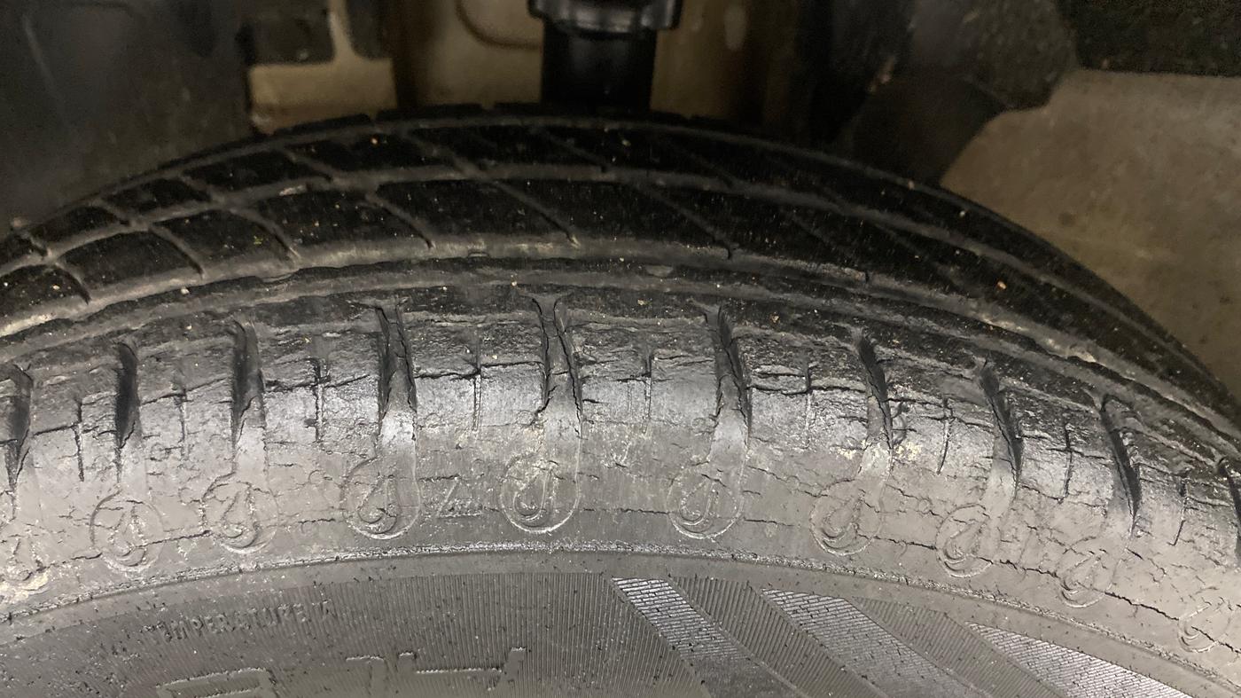 2020 Renault Kwid RXT 1.0 AMT (O), Petrol, Automatic, 35,087 km, Left Front Tyre Tread