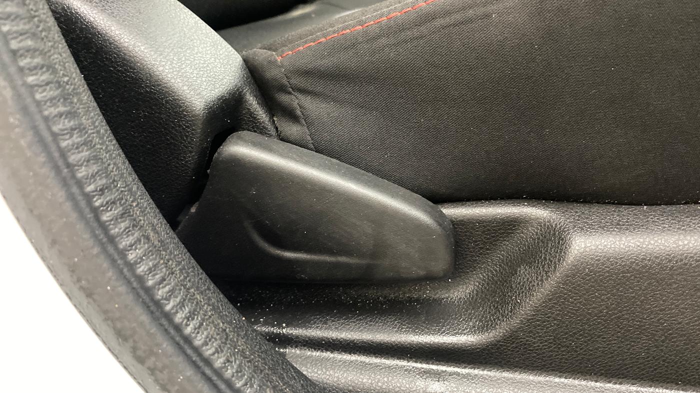 2020 Renault Kwid RXT 1.0 AMT (O), Petrol, Automatic, 35,087 km, Driver Side Adjustment Panel