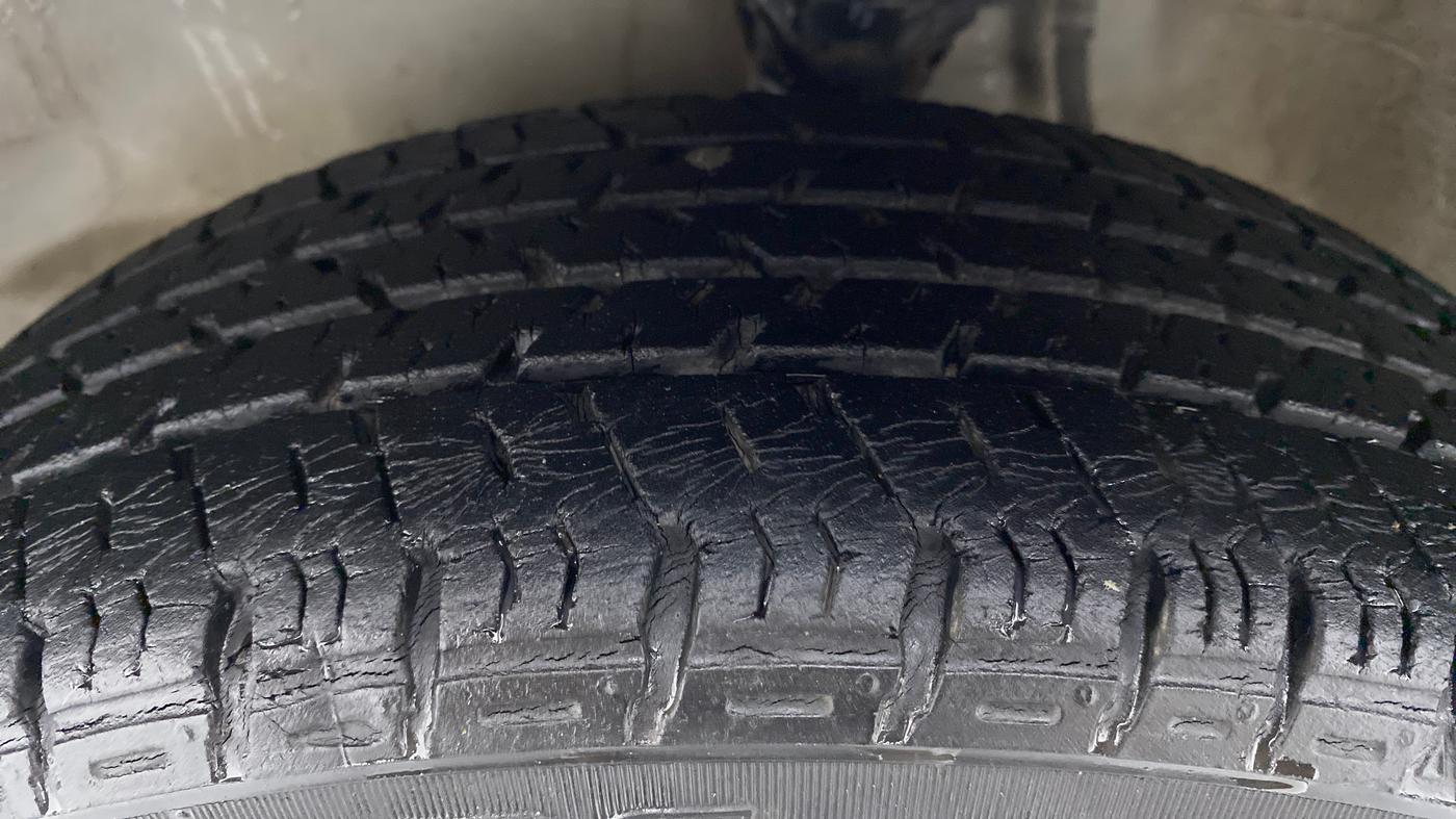 2015 Maruti Alto K10 VXI AMT P, Petrol, Automatic, 33,975 km, Left Front Tyre Tread