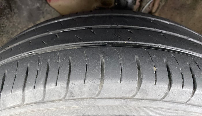 2019 Hyundai Elite i20 1.2 MAGNA PLUS VTVT, Petrol, Manual, 31,345 km, Left Front Tyre Tread