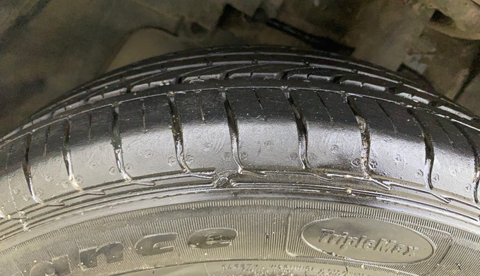 2018 Tata NEXON XM PETROL, Petrol, Manual, 34,577 km, Left Front Tyre Tread