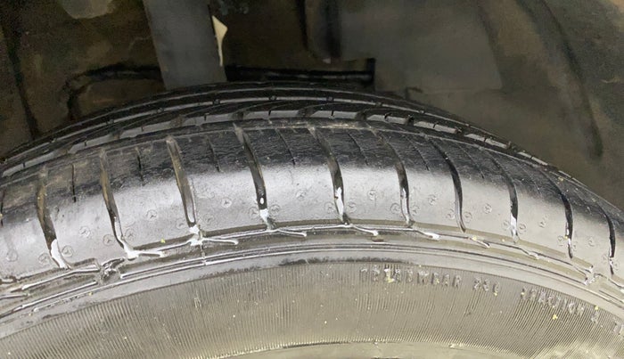 2018 Tata NEXON XM PETROL, Petrol, Manual, 34,577 km, Right Front Tyre Tread