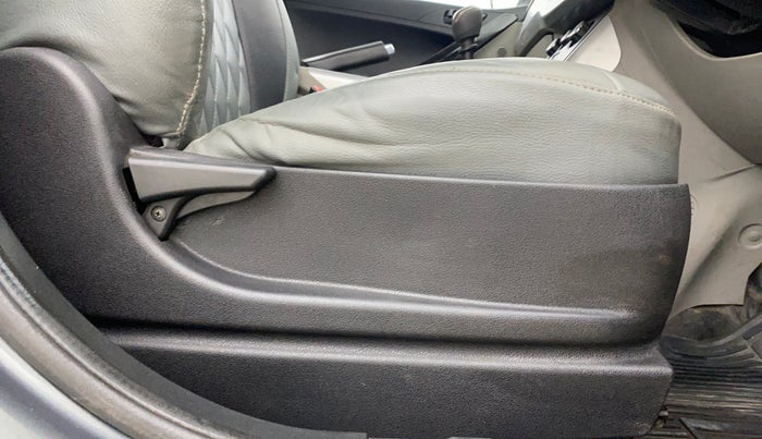 2018 Tata NEXON XM PETROL, Petrol, Manual, 34,577 km, Driver Side Adjustment Panel