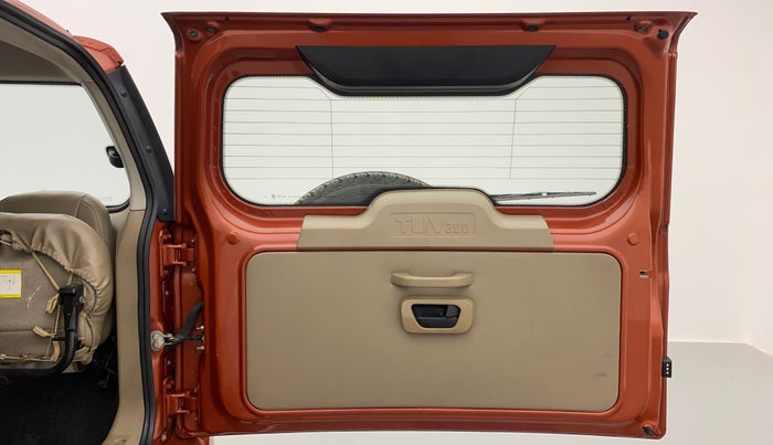 2018 Mahindra TUV300 T8, Diesel, Manual, 33,002 km, Boot Door Open